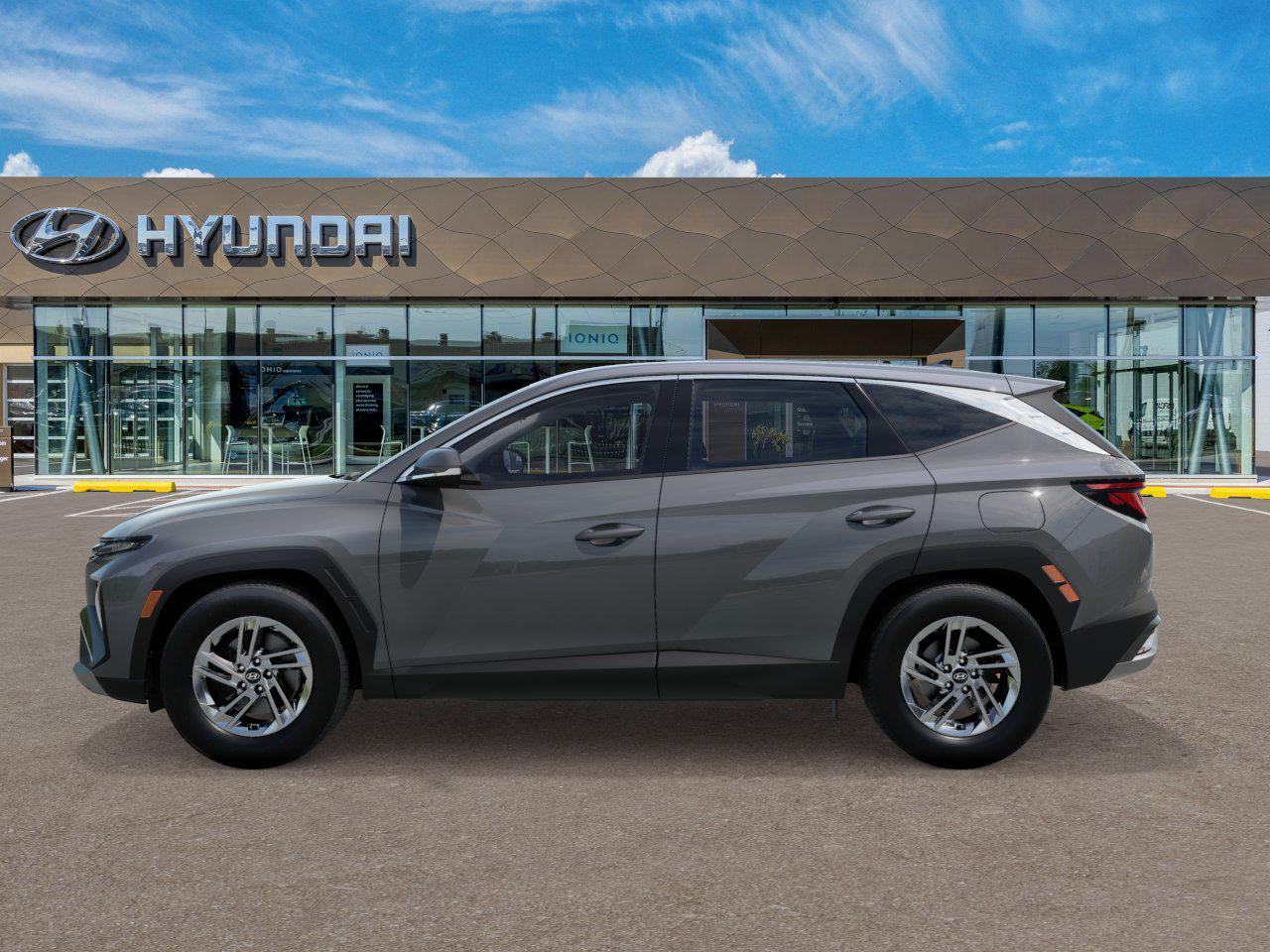 2026 Hyundai Tucson SE photo 2