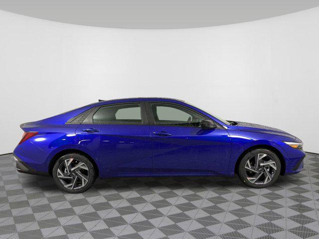 2025 Hyundai Elantra SEL Sport photo 2