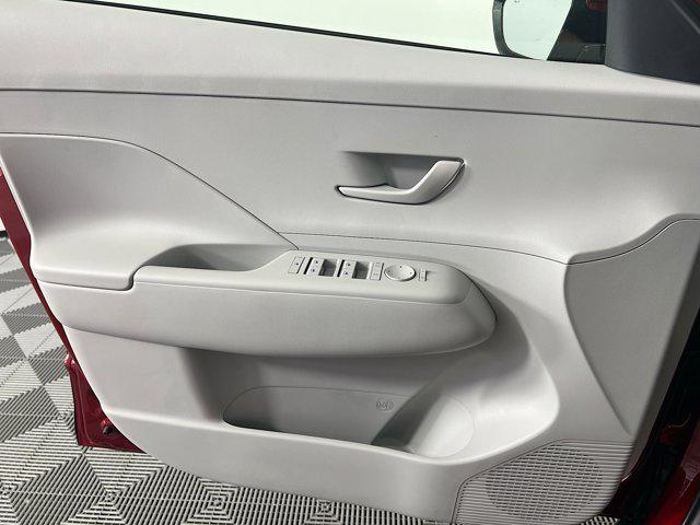 2025 Hyundai Kona SEL - Photo 18