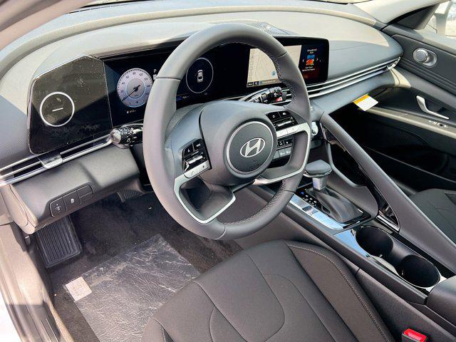 2025 Hyundai Elantra SEL - Photo 6