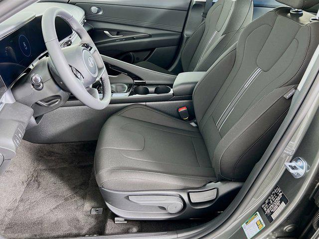 2025 Hyundai Elantra SEL Convenience photo 3