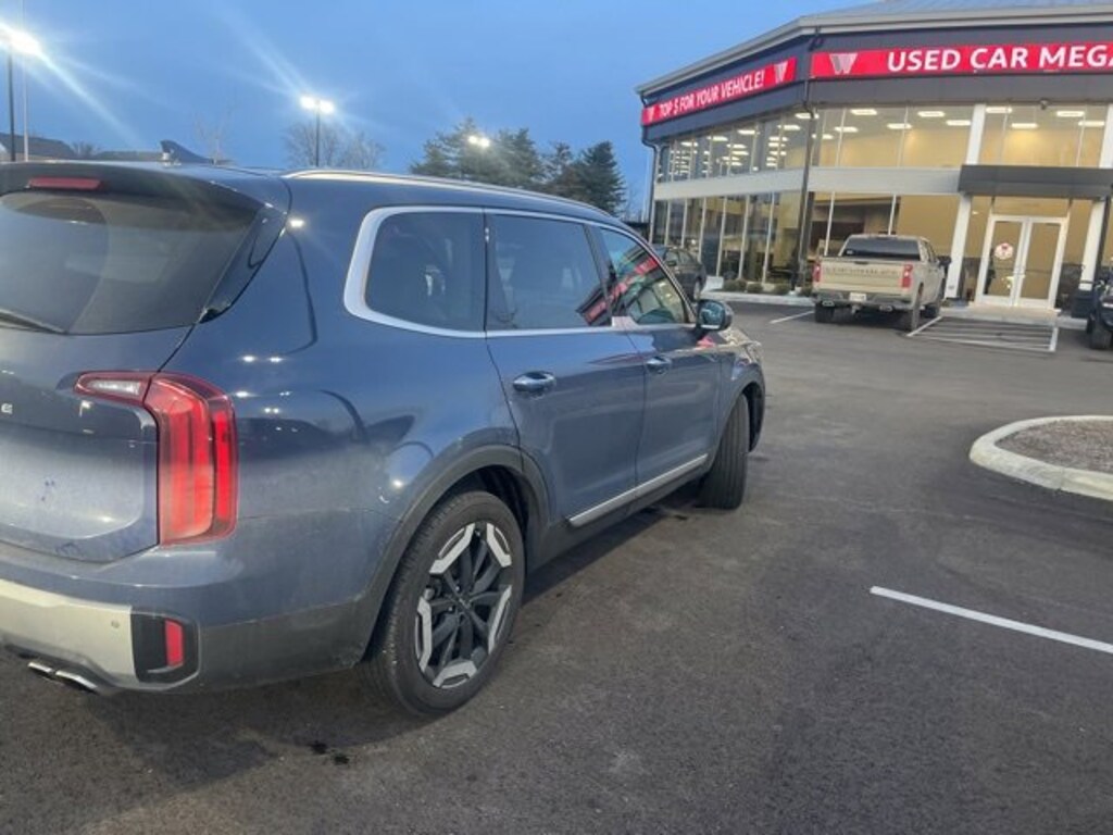Used 2023 Kia Telluride S S FWD
