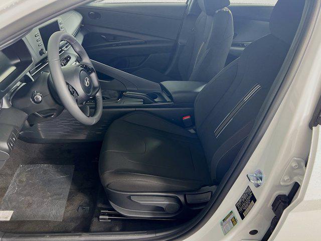 2025 Hyundai Elantra SEL Sport photo 3