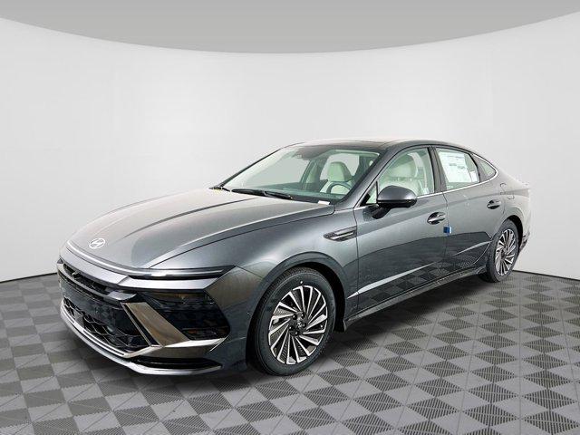 2025 Hyundai Sonata Hybrid Limited photo 2
