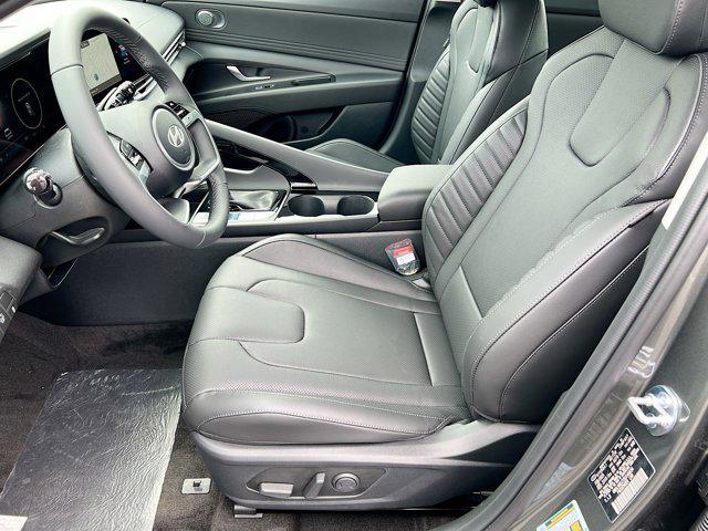 2025 Hyundai Elantra Hybrid Limited photo 3