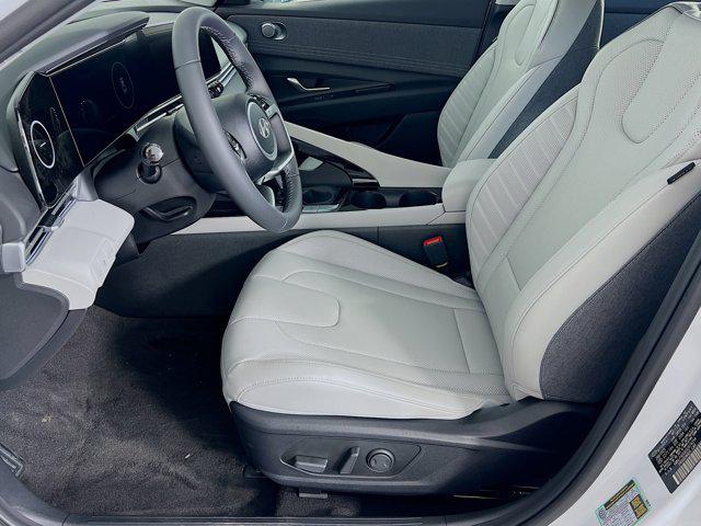 2025 Hyundai Elantra Limited photo 3