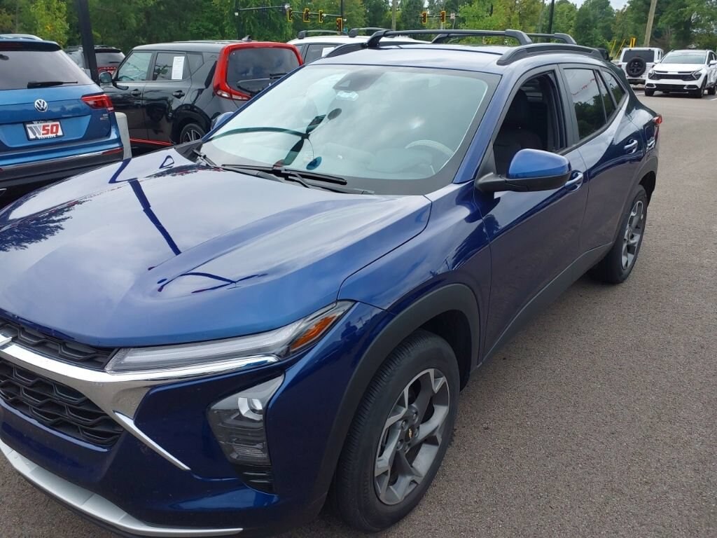 Used 2024 Chevrolet Trax LT FWD LT