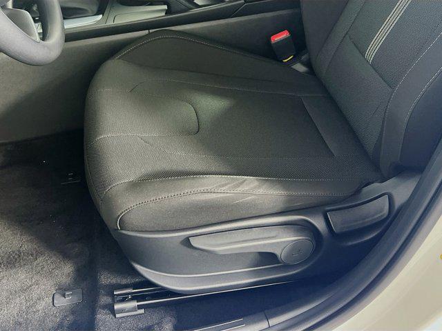 2025 Hyundai Elantra SE photo 4