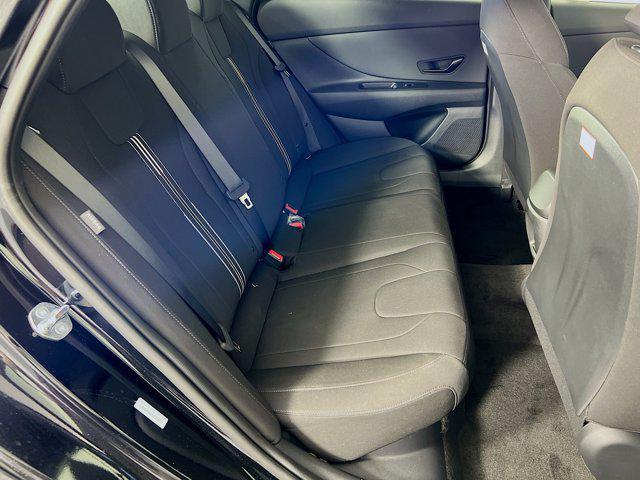 2025 Hyundai Elantra Blue - Photo 23