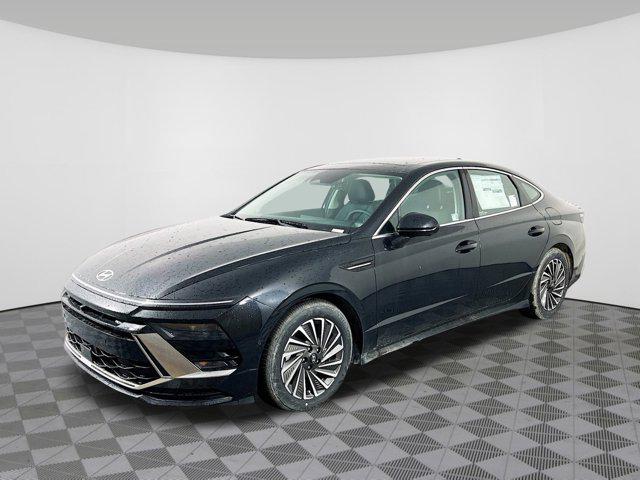 2025 Hyundai Sonata Hybrid Limited photo 2