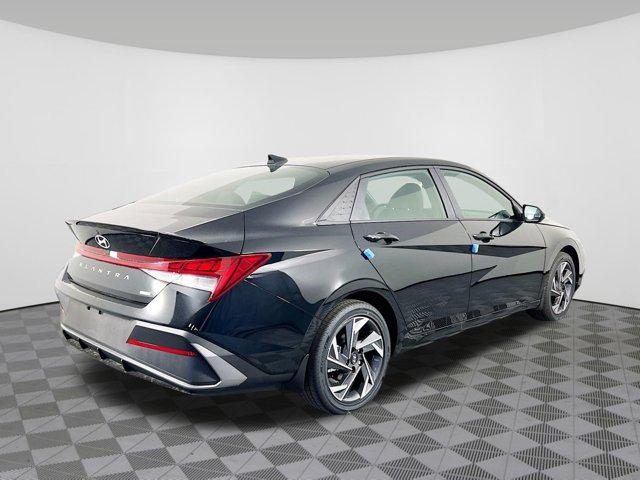 2025 Hyundai Elantra Blue - Photo 29