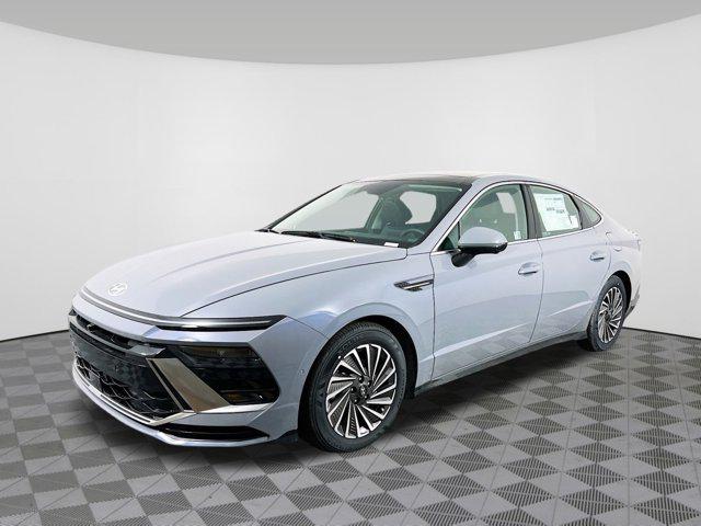 2025 Hyundai Sonata Hybrid Limited photo 2