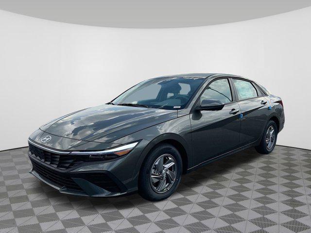 2025 Hyundai Elantra SE photo 2