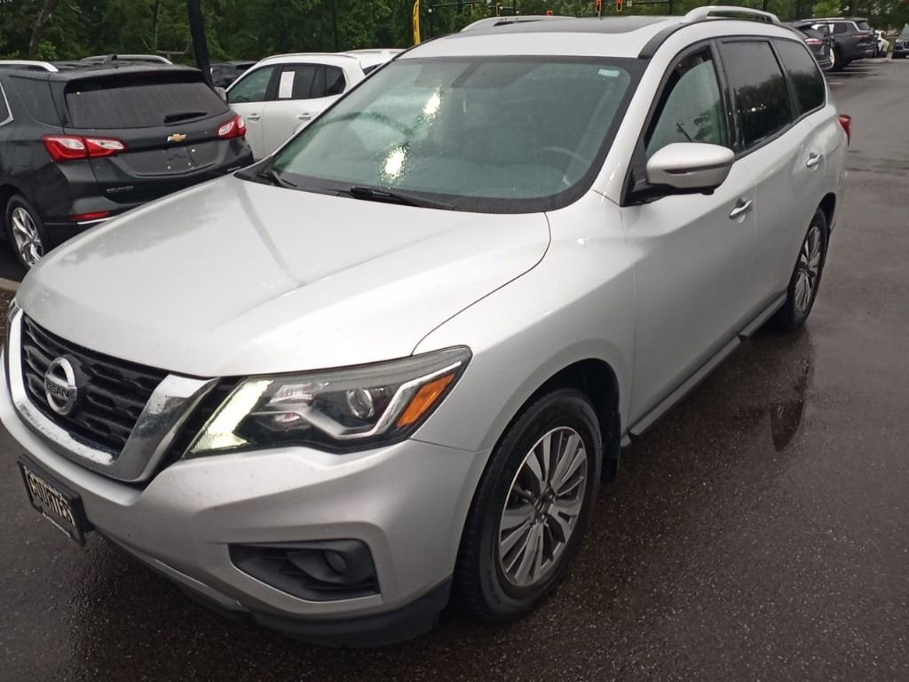 2017 Nissan Pathfinder SL 4WD's photo