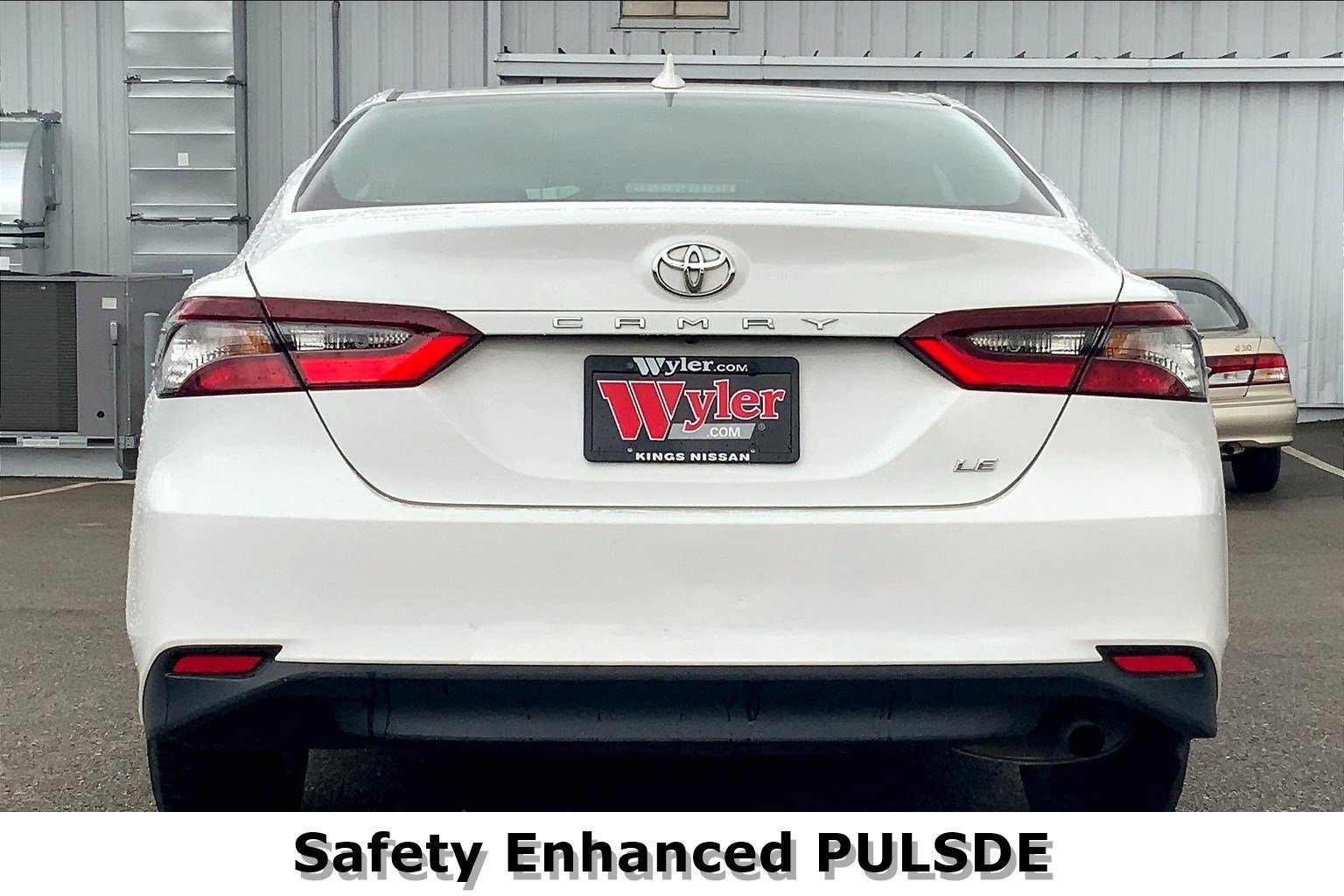 2022 Toyota Camry LE photo 3