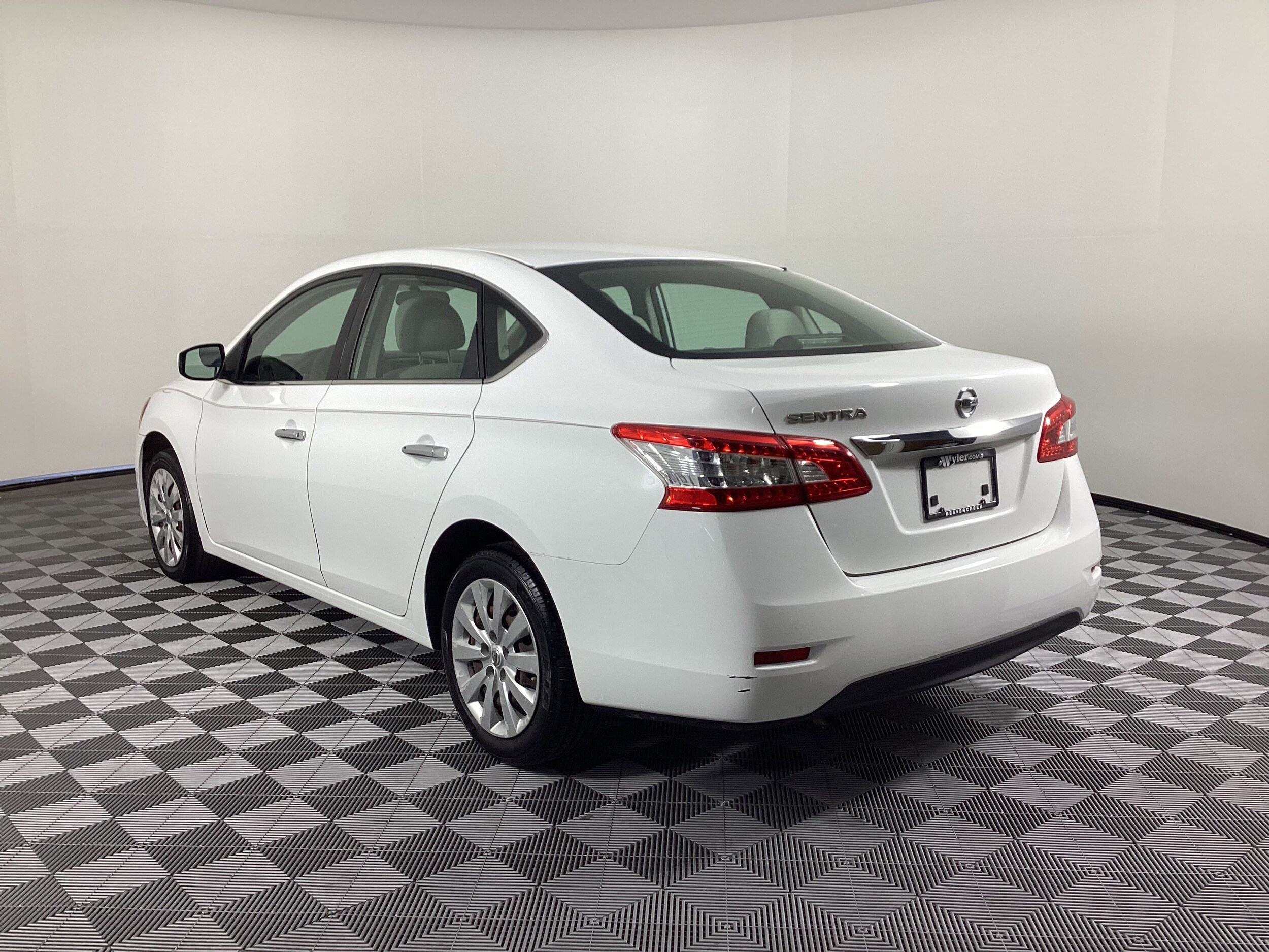 2015 Nissan Sentra S photo 3