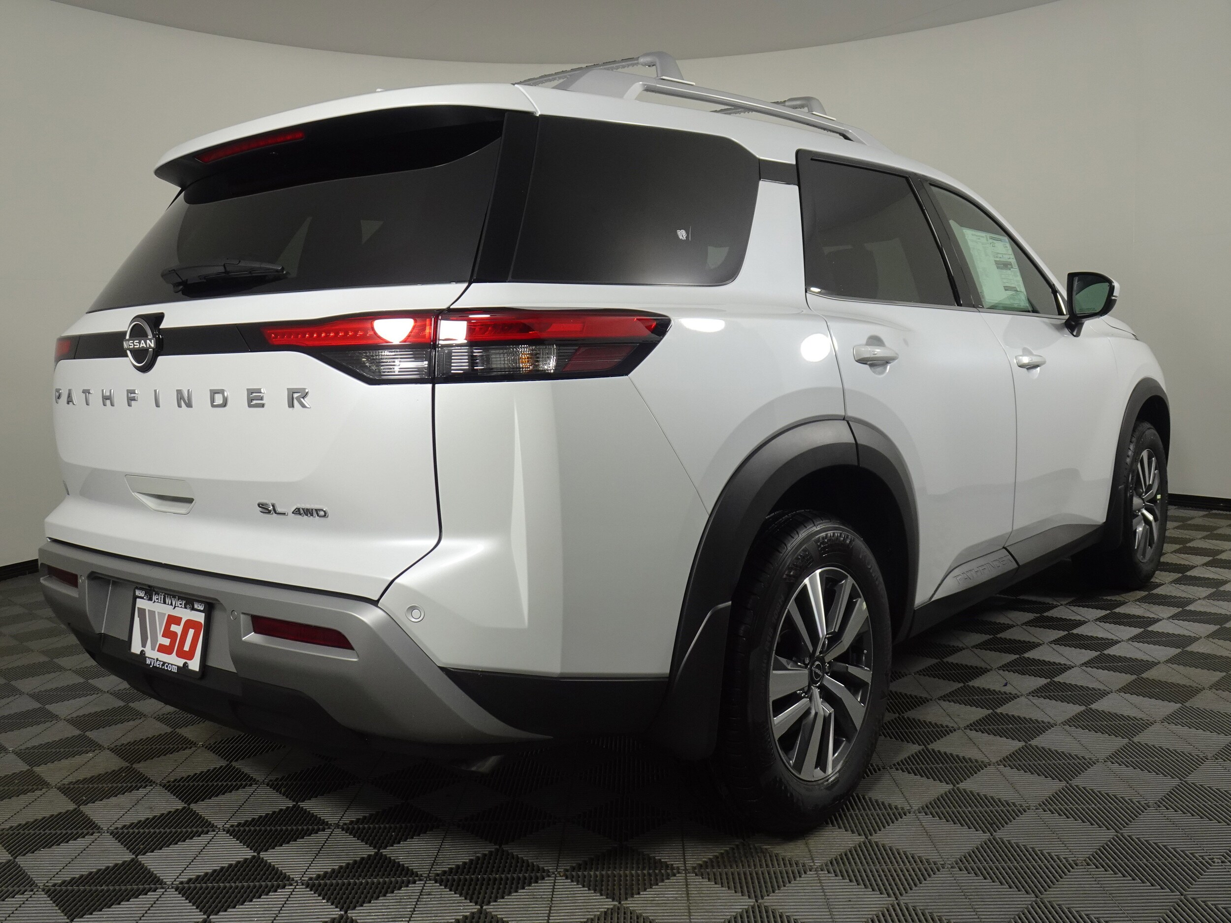 2025 Nissan Pathfinder SL photo 3