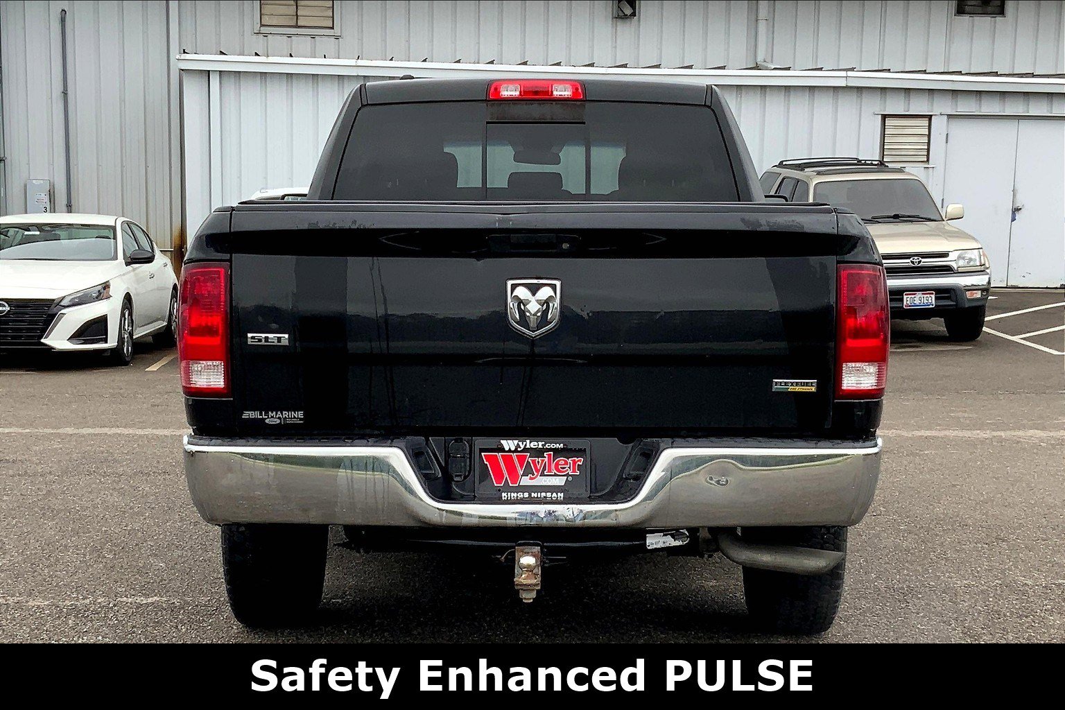 2017 Ram 1500 SLT photo 3