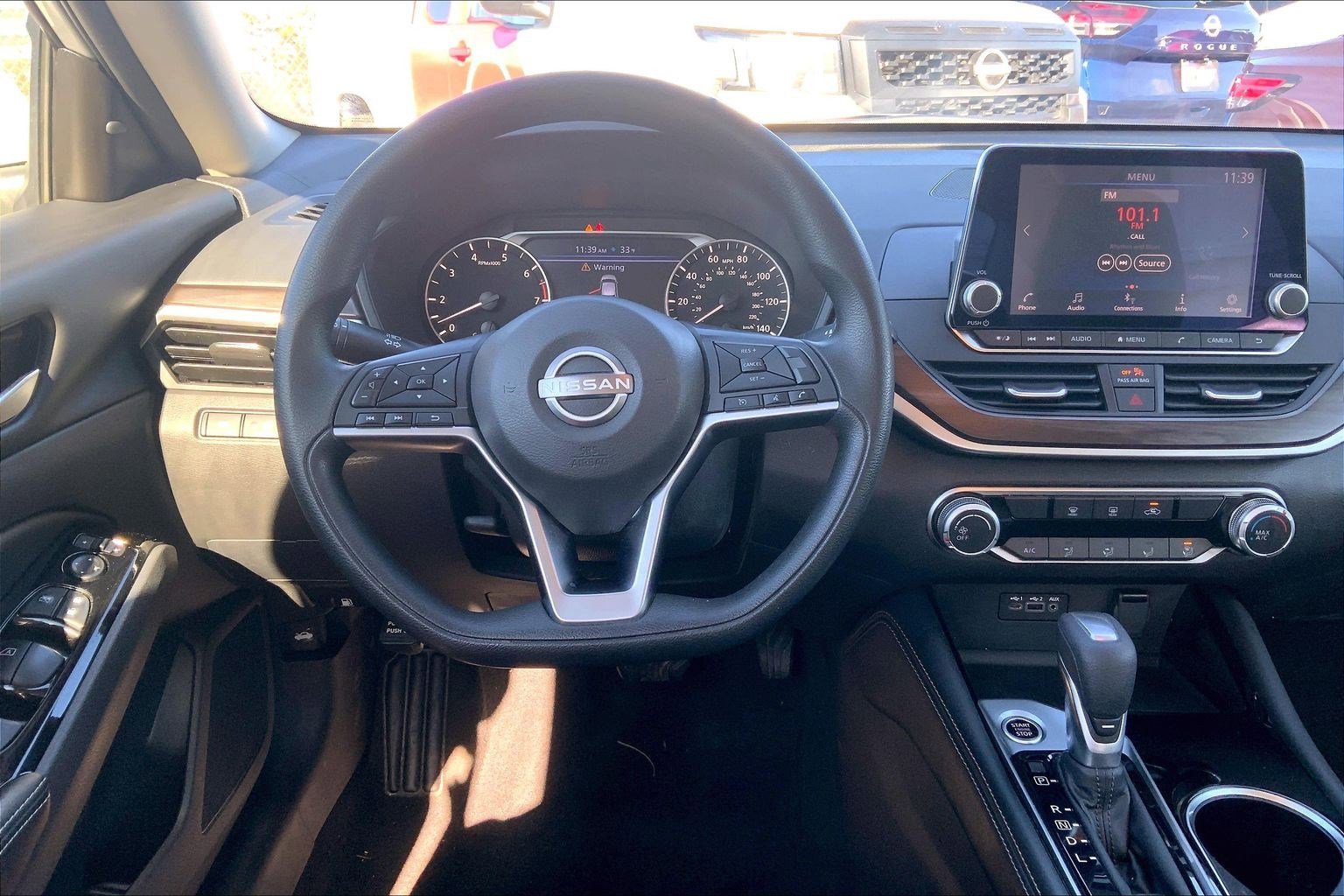 2023 Nissan Altima 2.5 SV photo 4