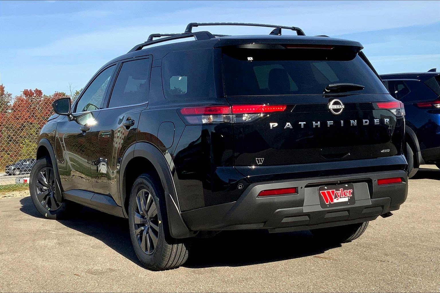 2025 Nissan Pathfinder SV photo 3