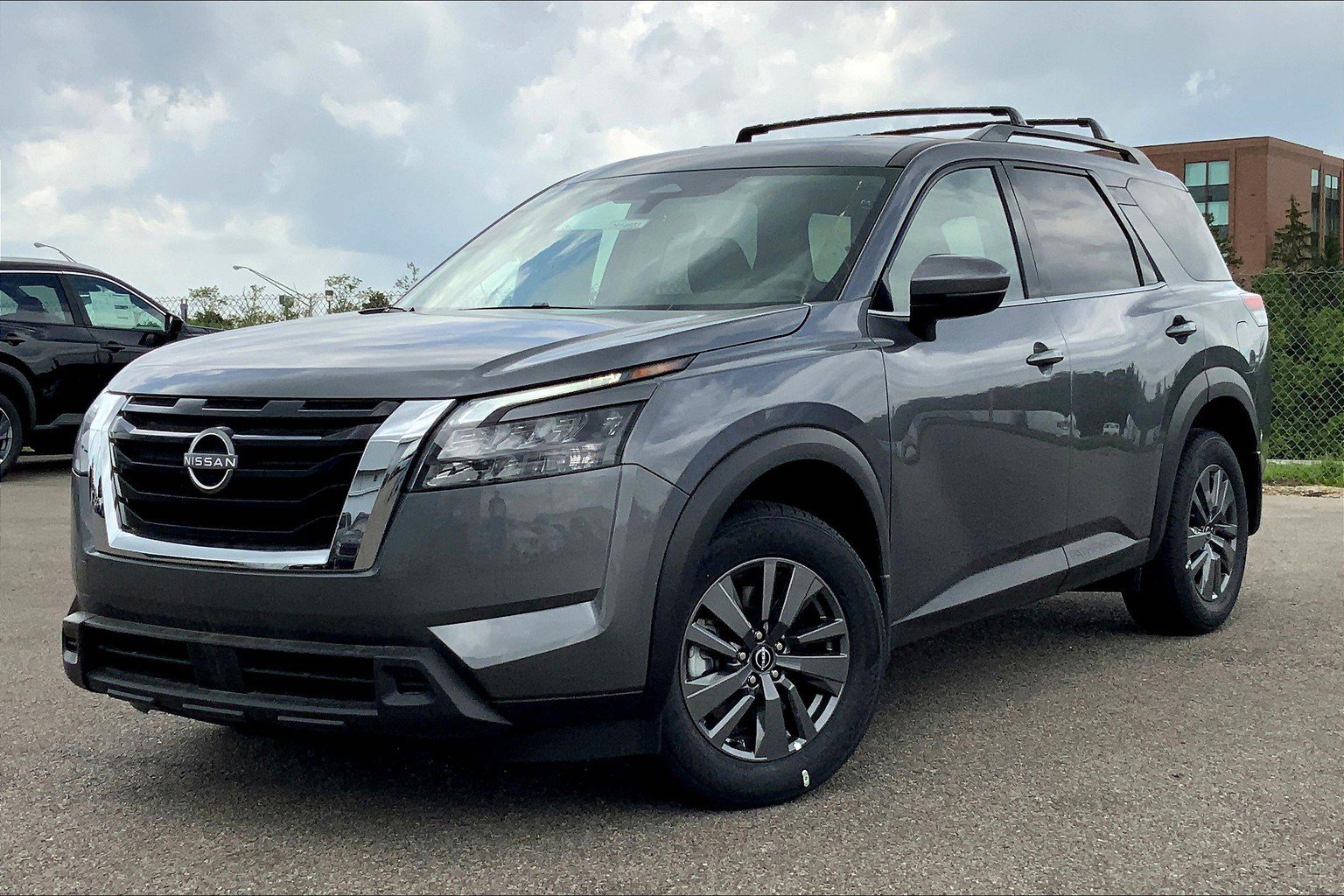 2025 Nissan Pathfinder SV photo 2
