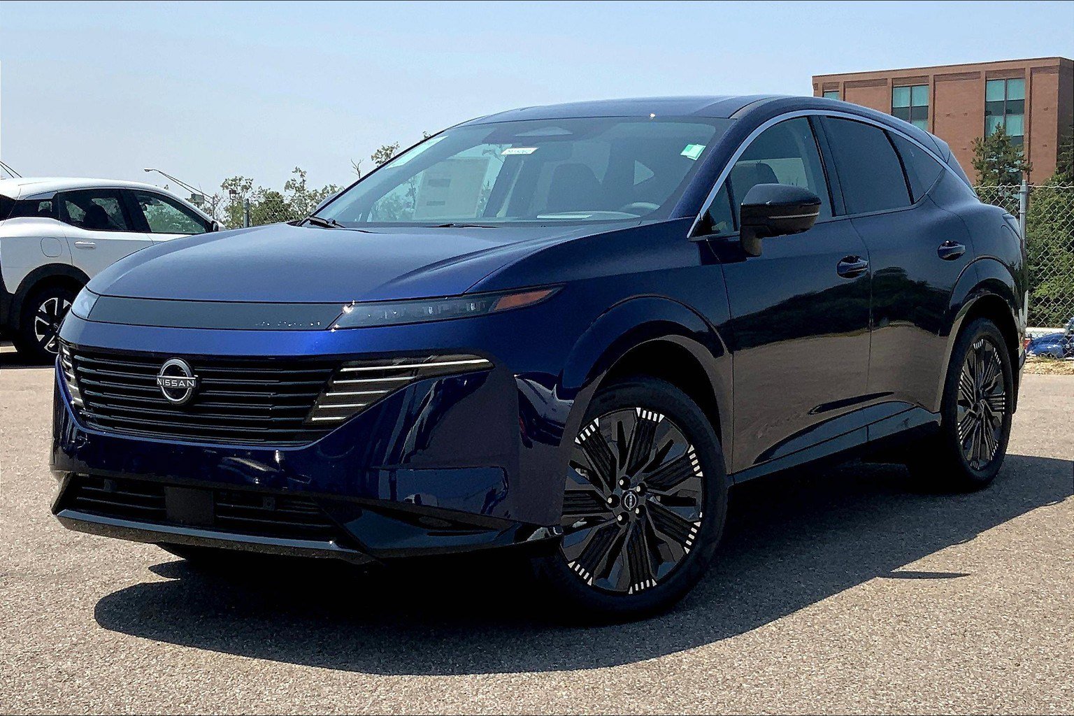 2025 Nissan Murano Platinum photo 2