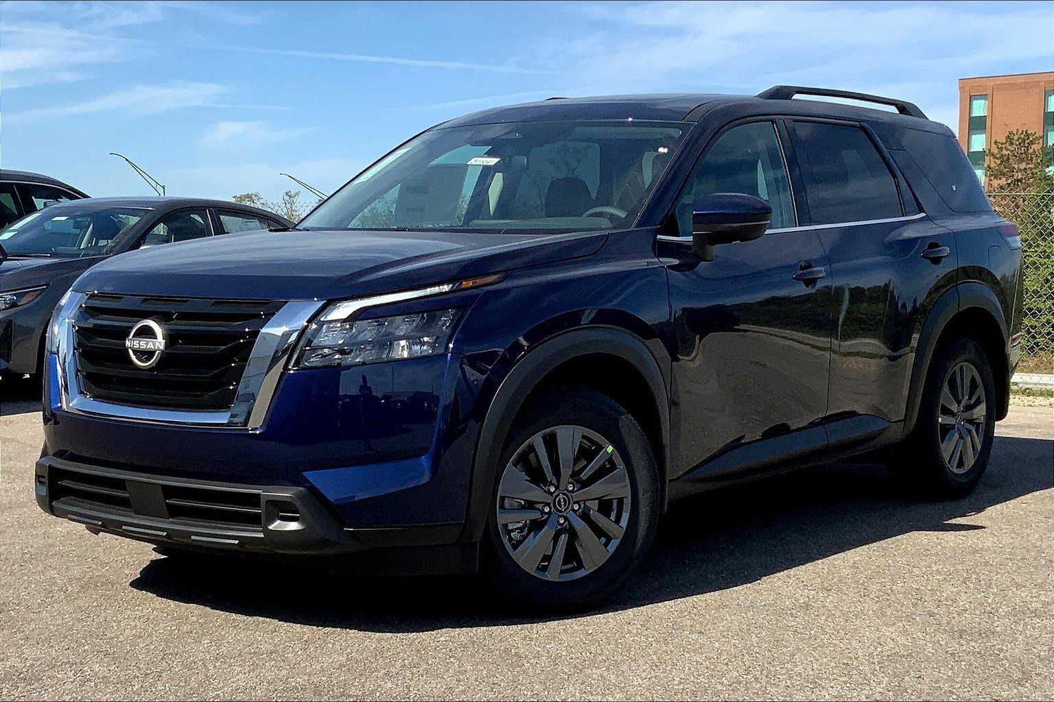 2025 Nissan Pathfinder SV photo 2