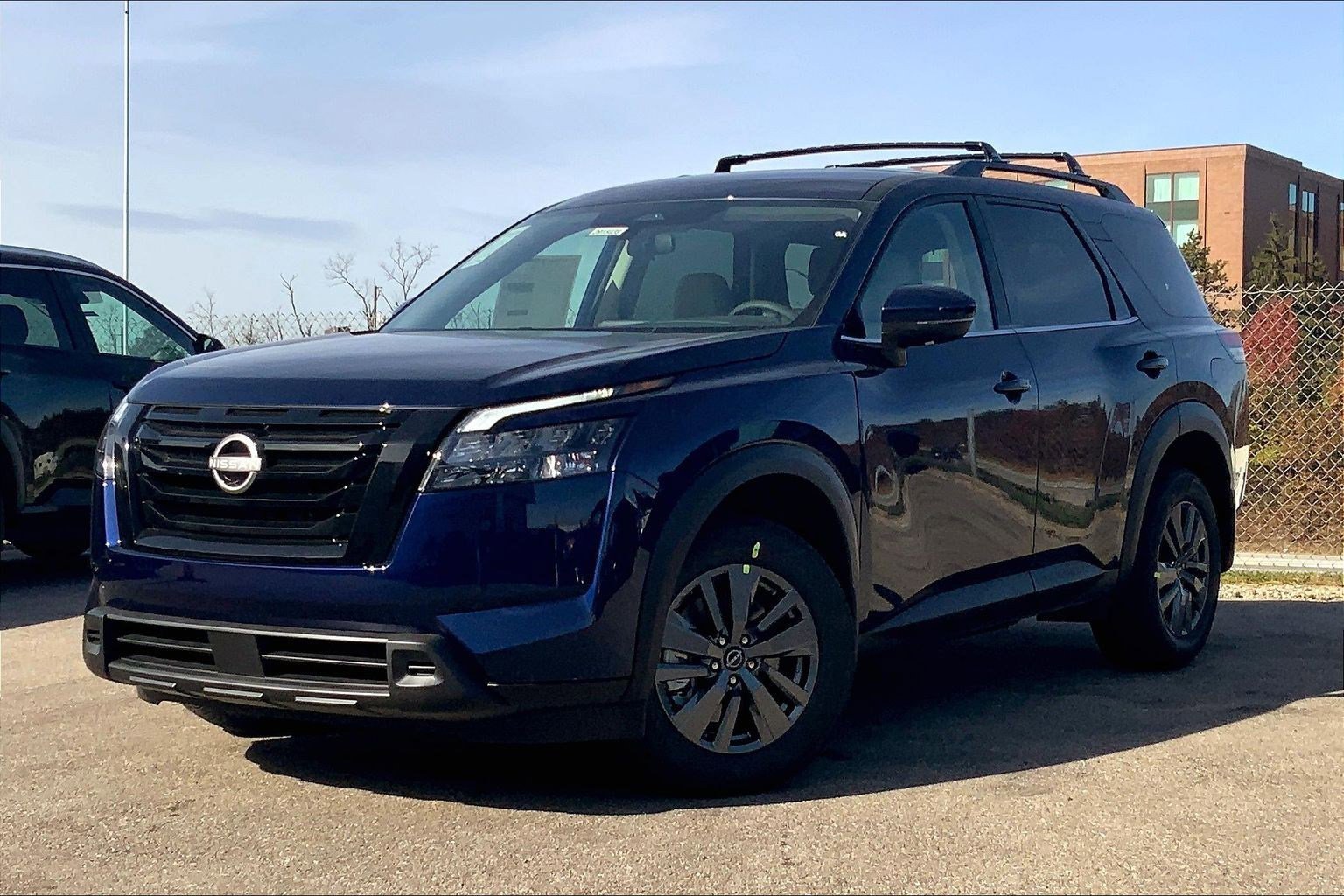 2025 Nissan Pathfinder SV photo 2