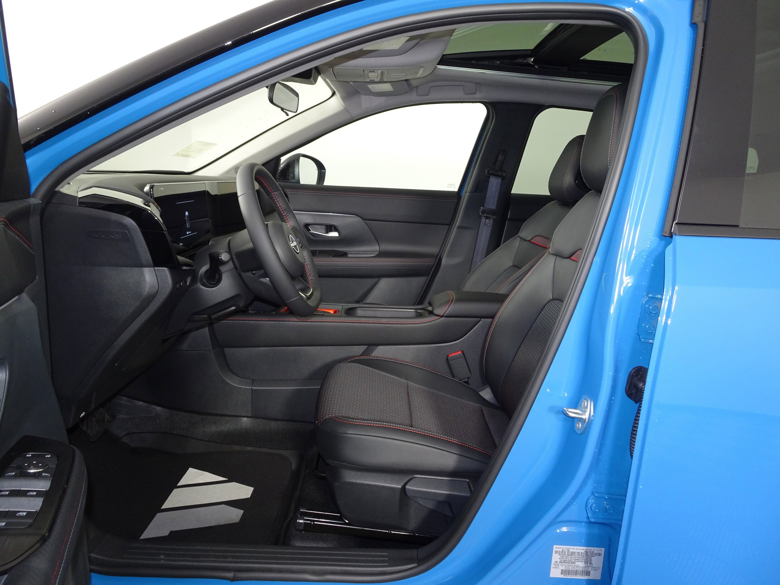 2025 Nissan Kicks SR photo 4