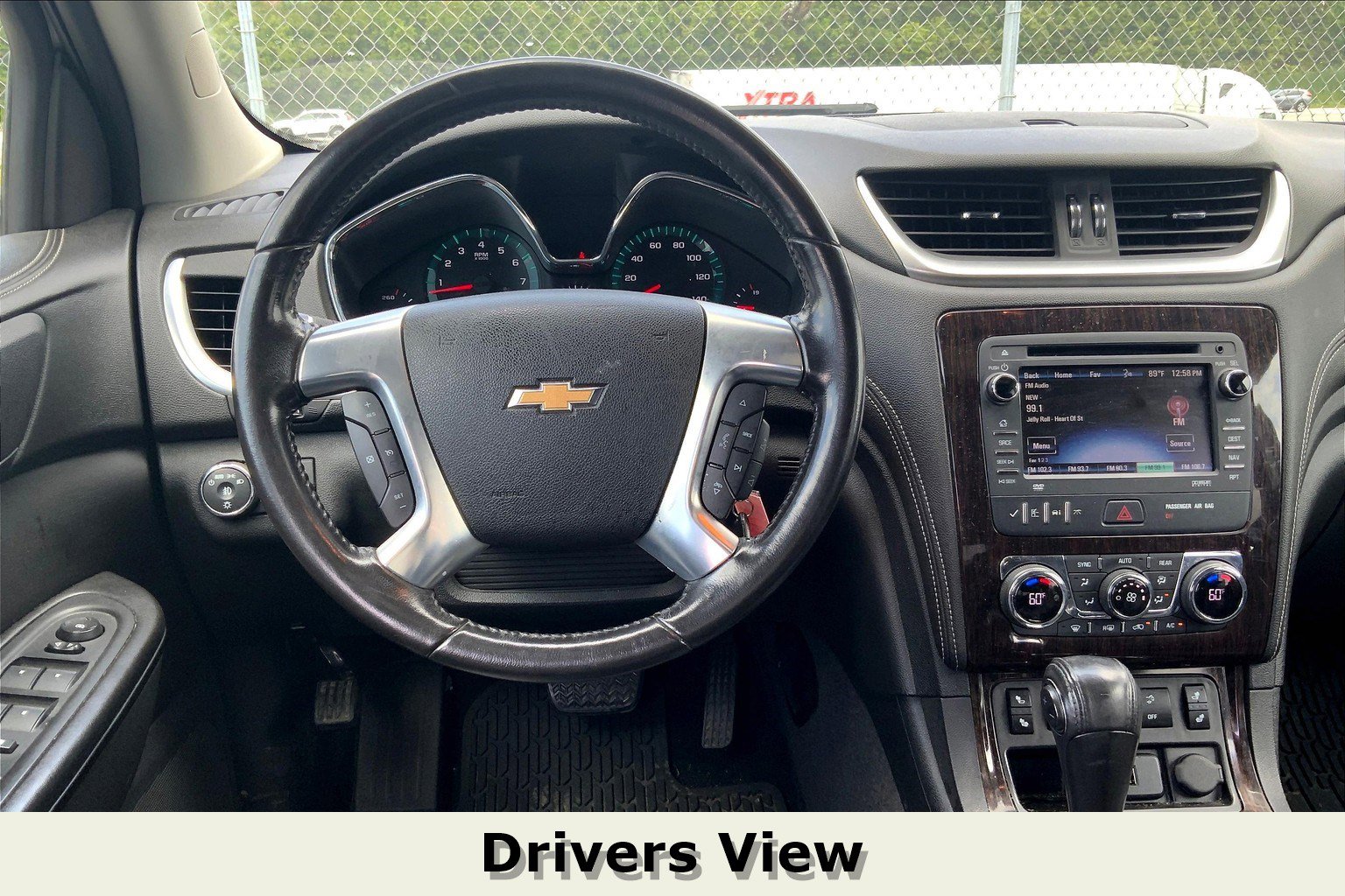 2015 Chevrolet Traverse 2LT photo 4