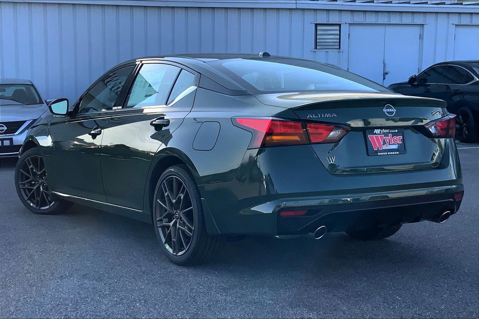 2025 Nissan Altima SR photo 2