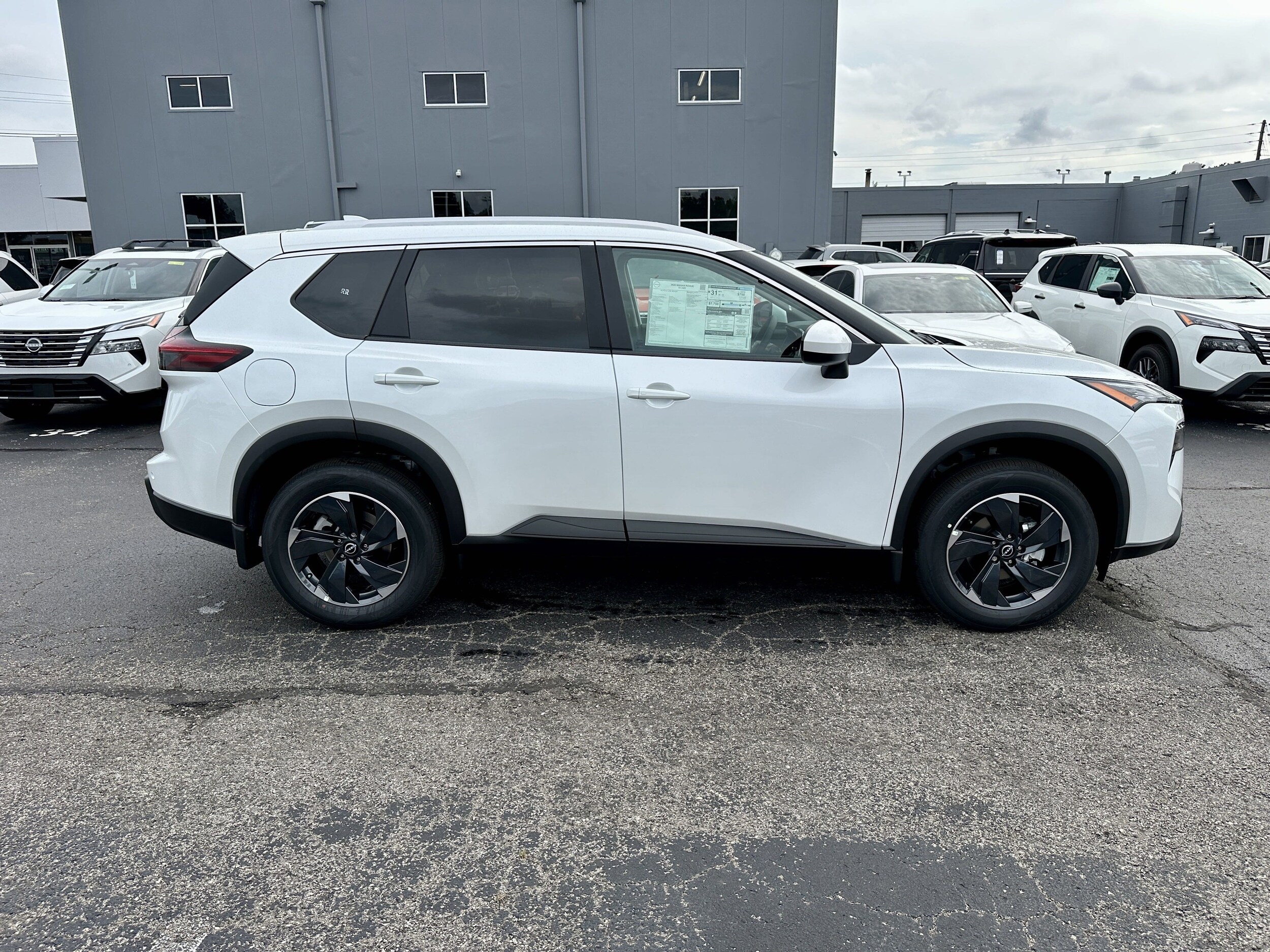 2026 Nissan Rogue SV photo 3