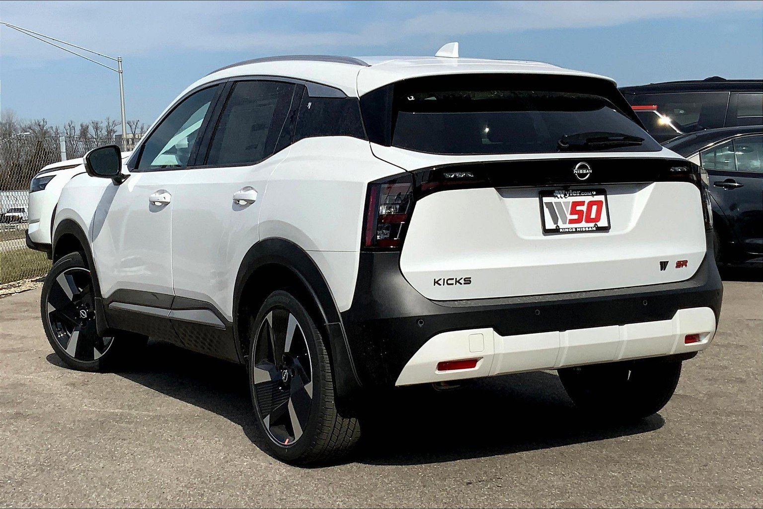 2025 Nissan Kicks SR photo 3