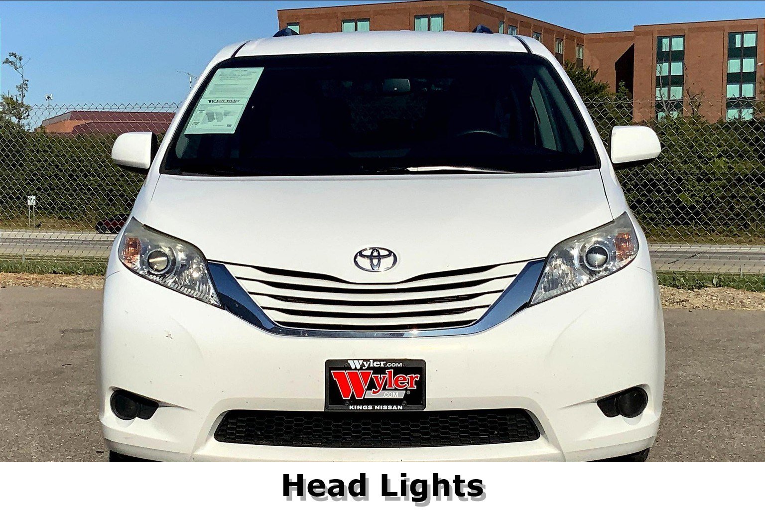2017 Toyota Sienna L photo 2
