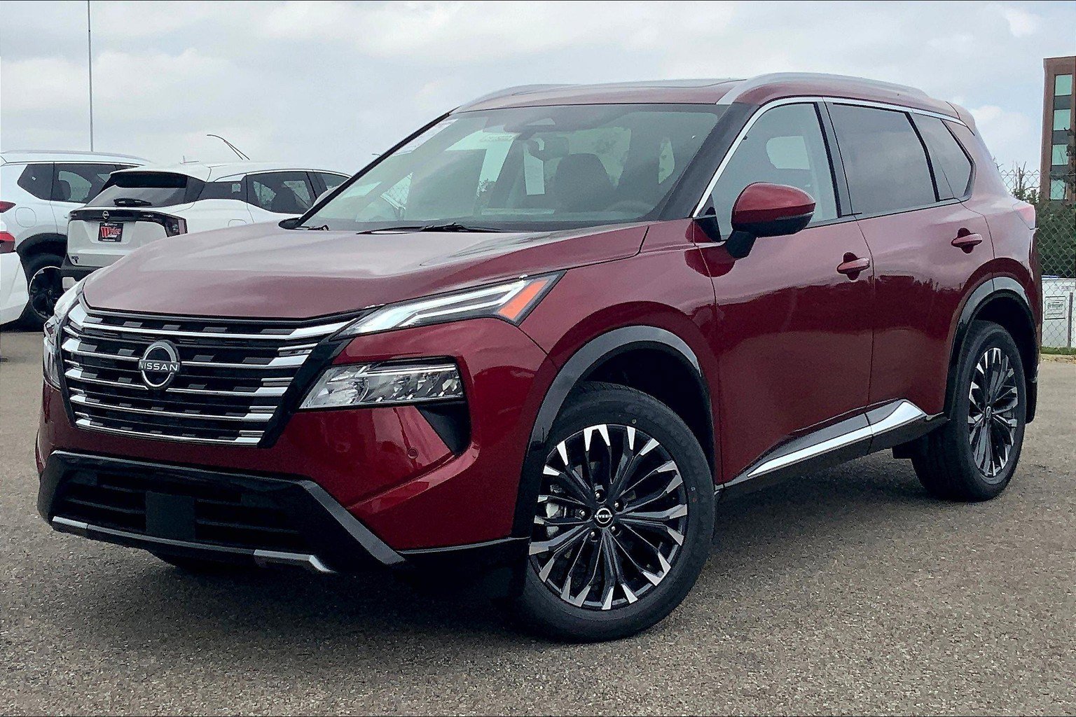 2026 Nissan Rogue Platinum photo 2