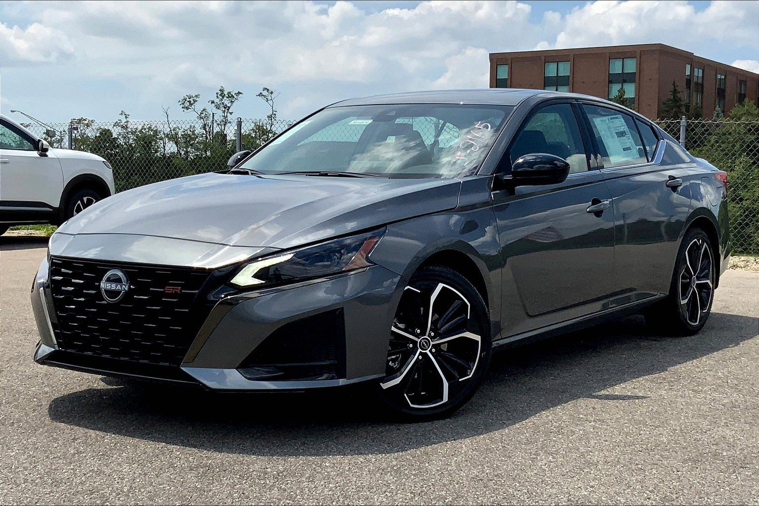 2025 Nissan Altima SR photo 2