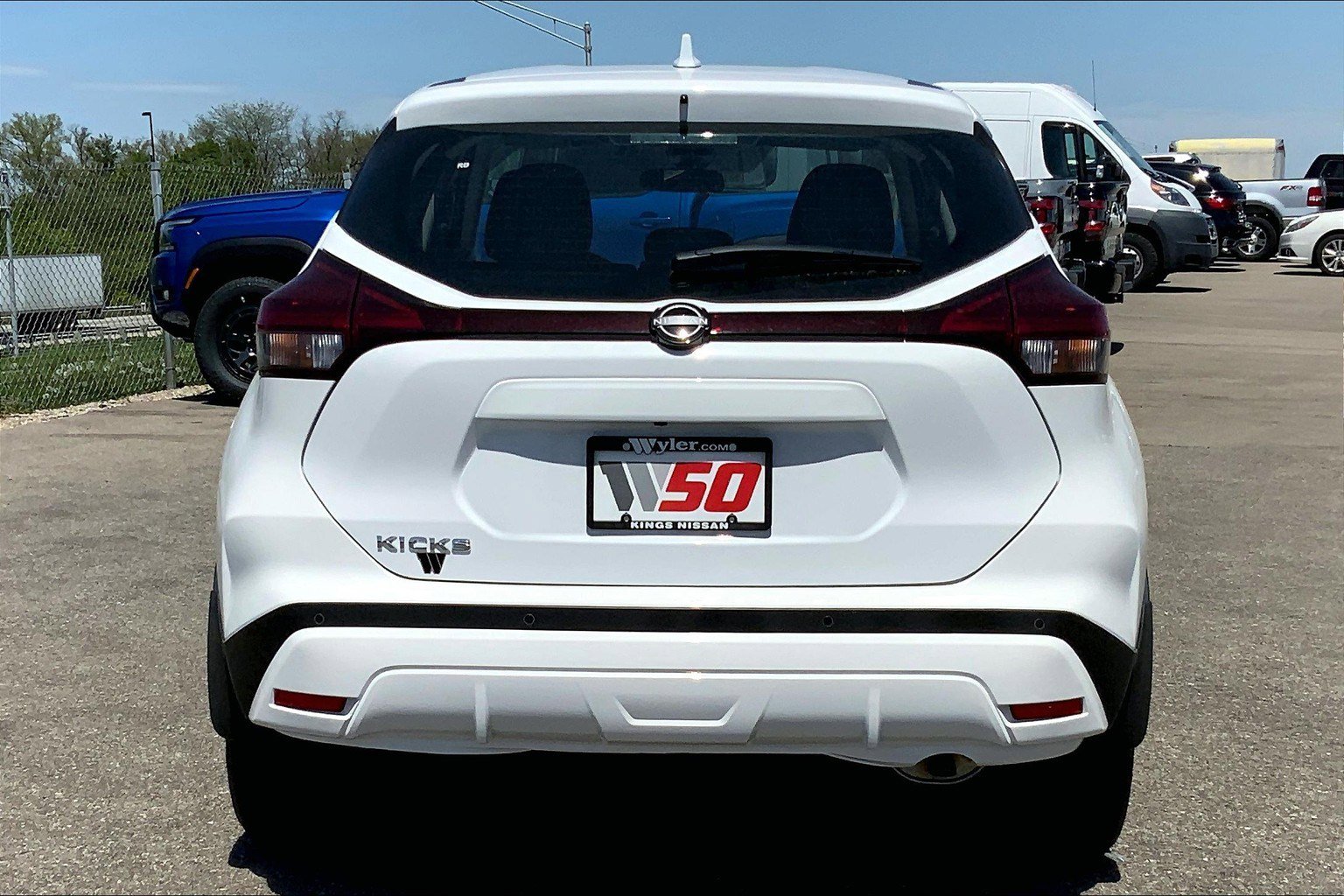 2025 Nissan Kicks Play S photo 4