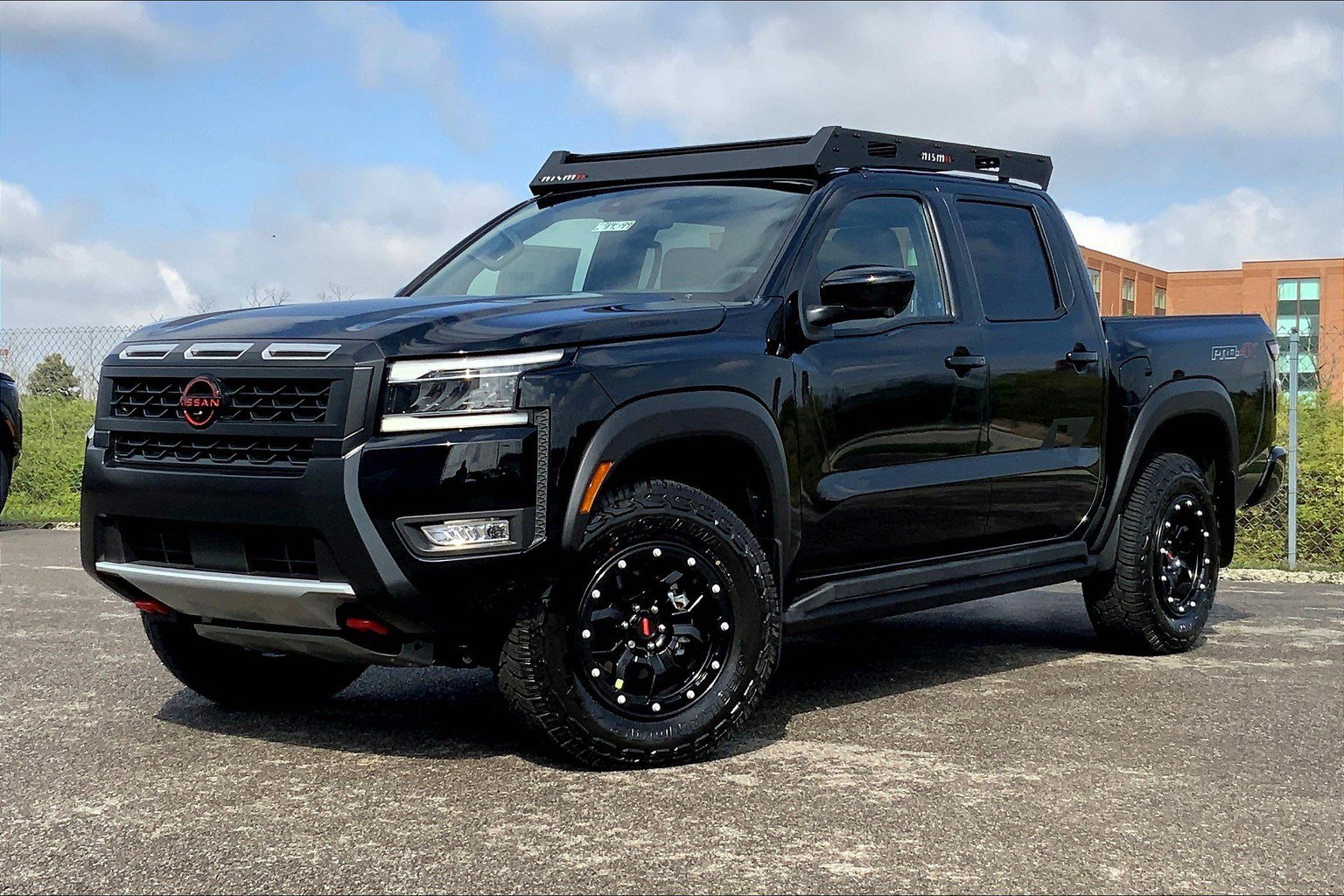2025 Nissan Frontier PRO-4X photo 2
