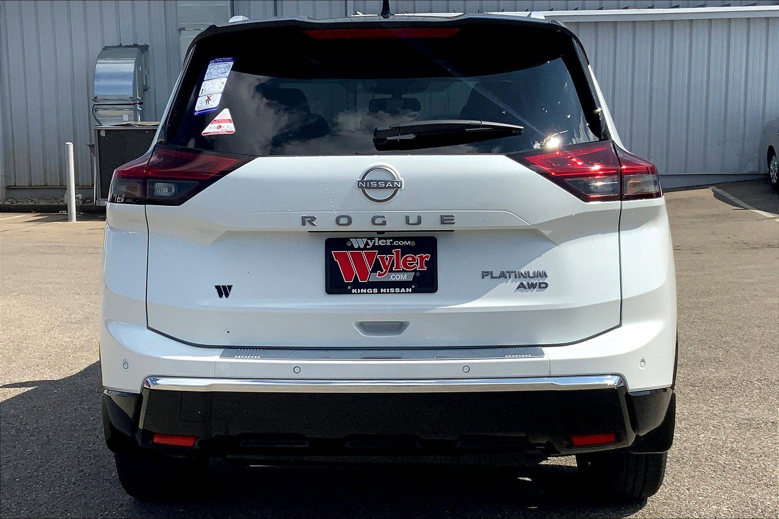 2026 Nissan Rogue Platinum photo 2