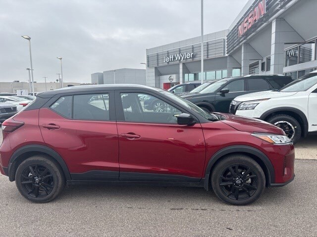 2024 Nissan Kicks SV photo 2