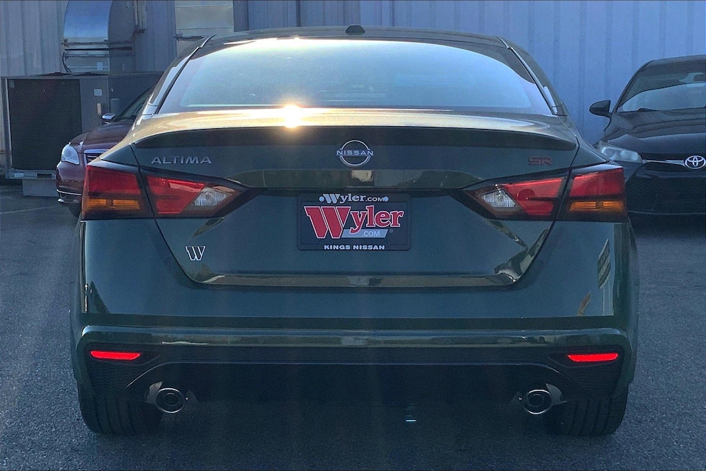New 2025 Nissan Altima SR 4dr Car