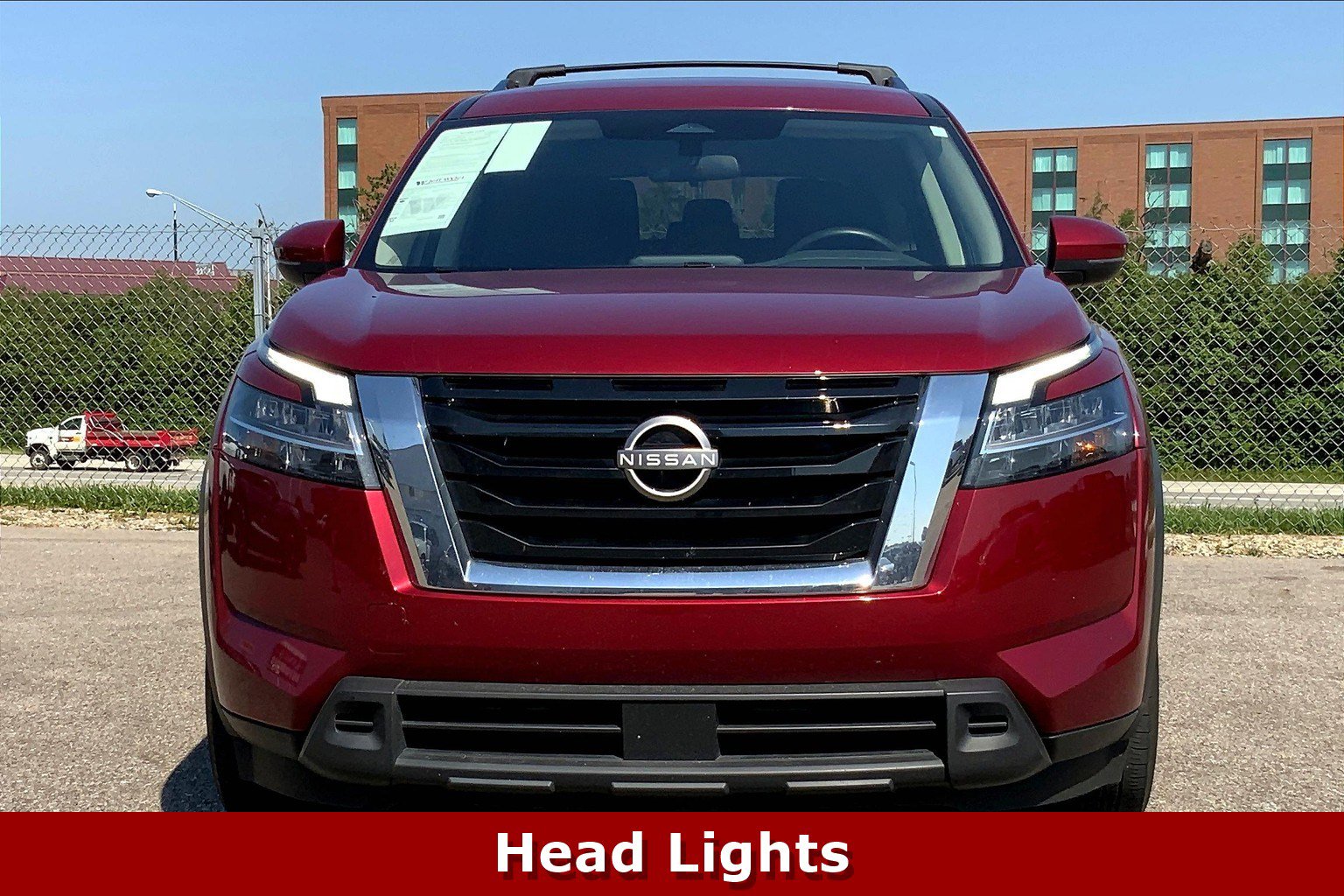 2022 Nissan Pathfinder SV photo 2