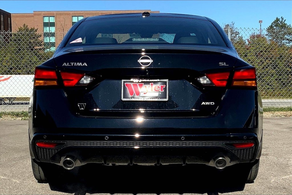 New 2025 Nissan Altima SL 4dr Car