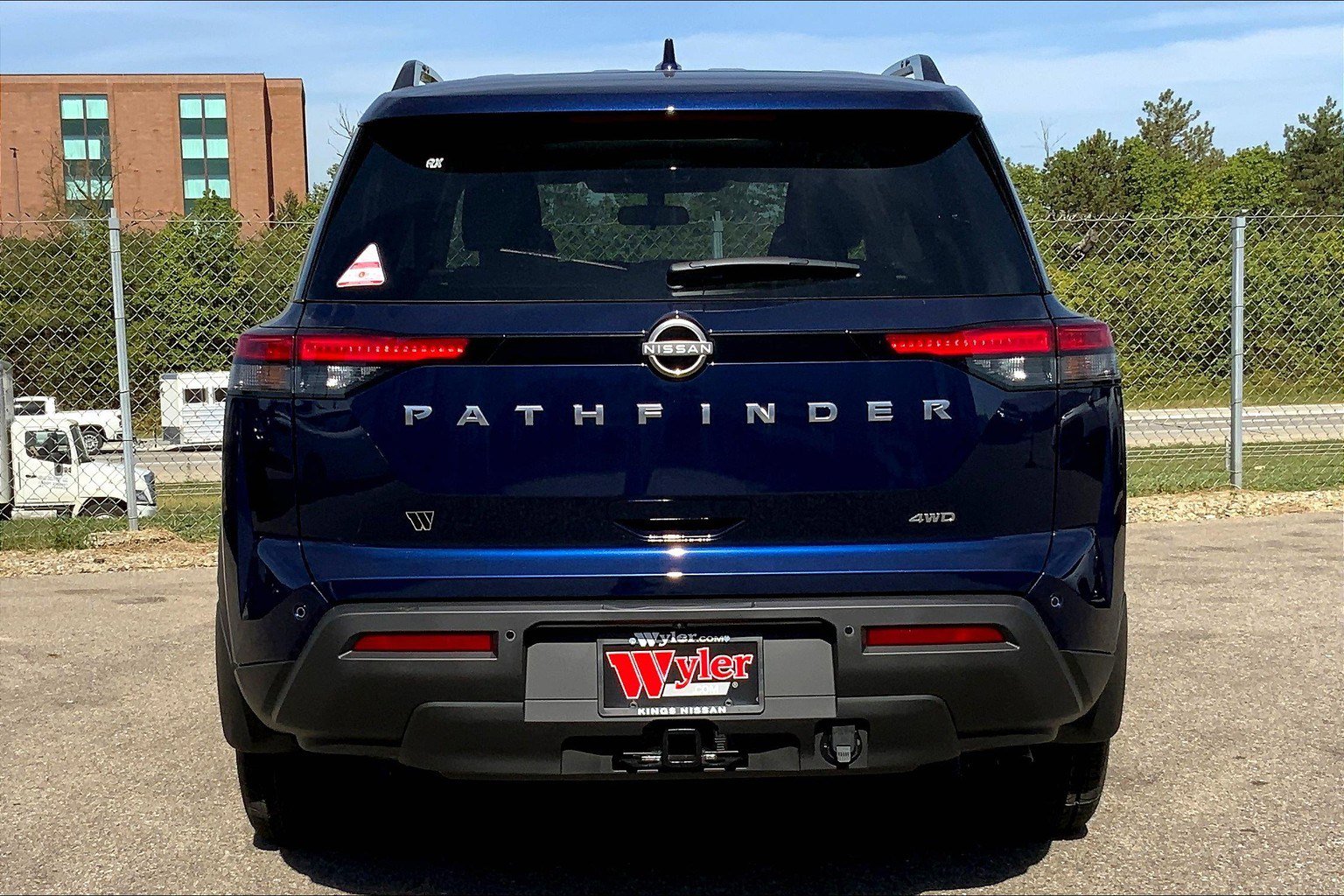 2025 Nissan Pathfinder SV photo 4