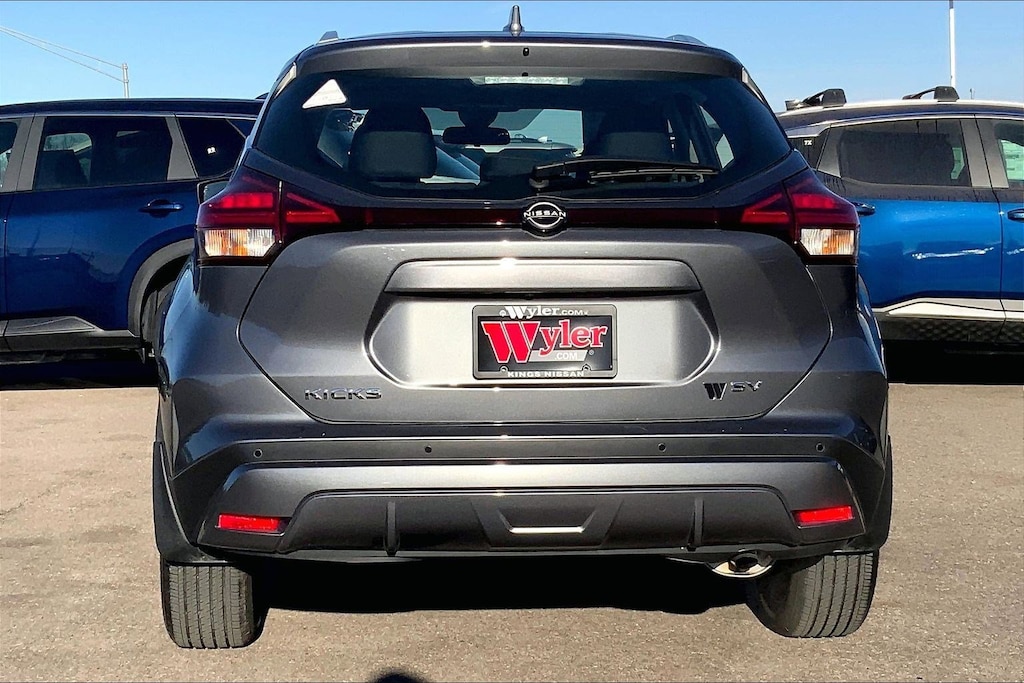Used 2024 Nissan Kicks SV FWD SUV