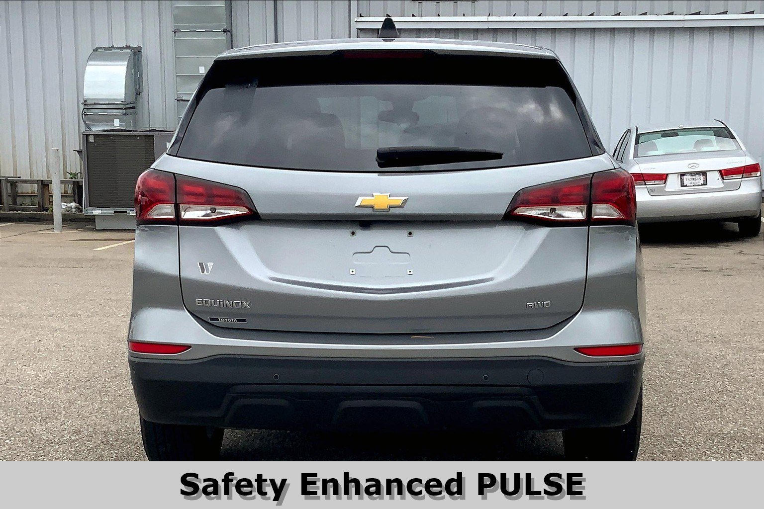 2023 Chevrolet Equinox LS photo 3
