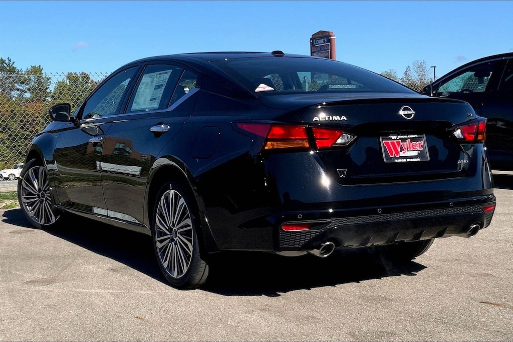 New 2025 Nissan Altima SL 4dr Car