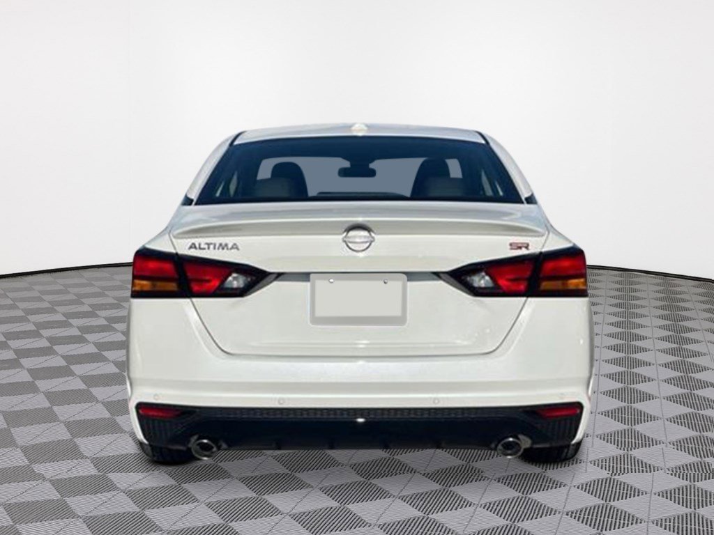 2025 Nissan Altima SR photo 4