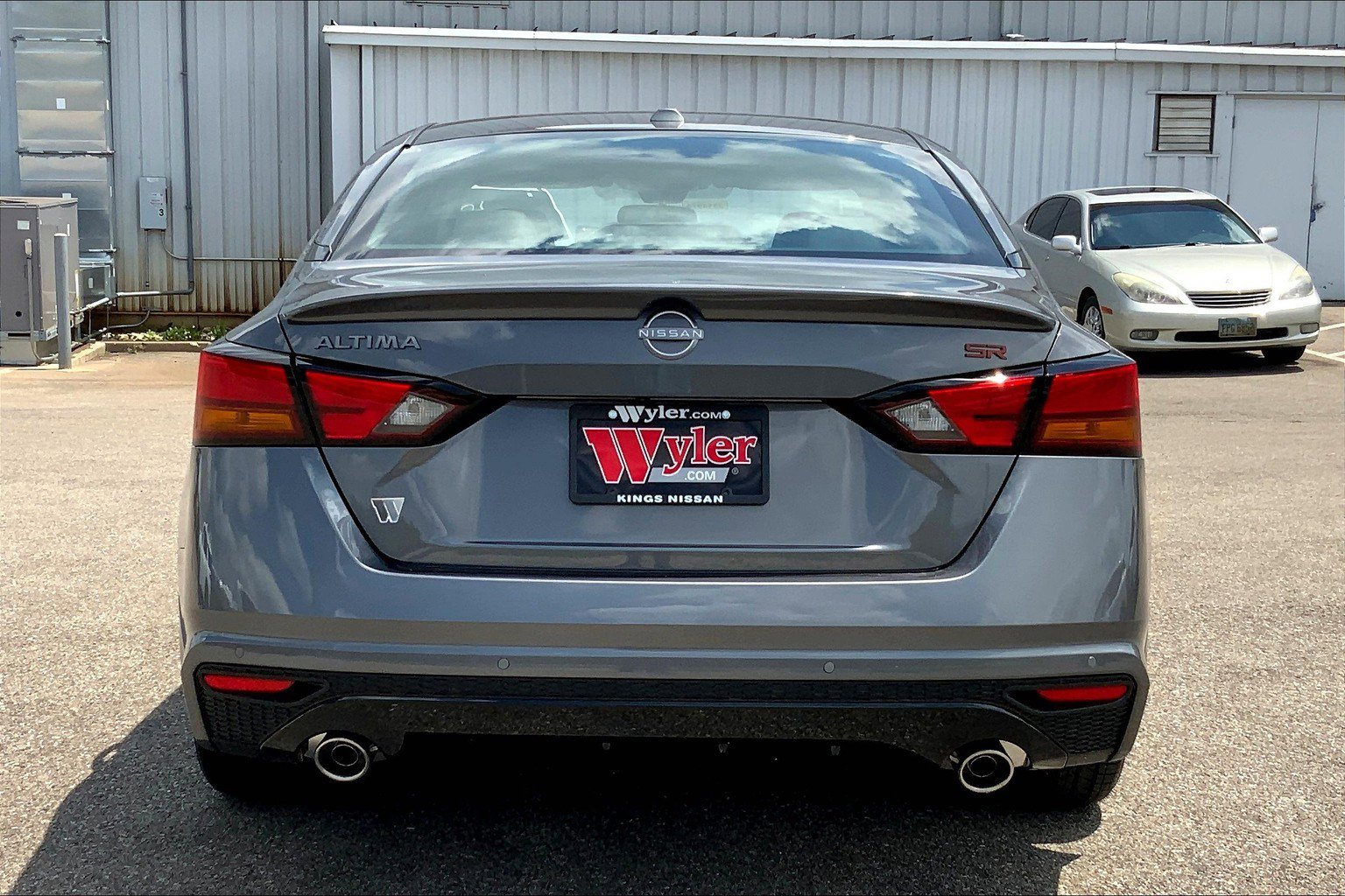 2025 Nissan Altima SR photo 4
