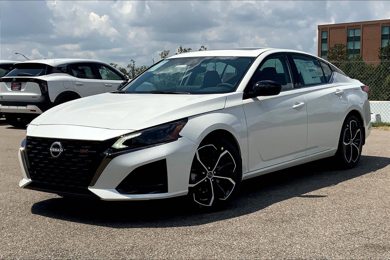 2025 Nissan Altima SR photo 2
